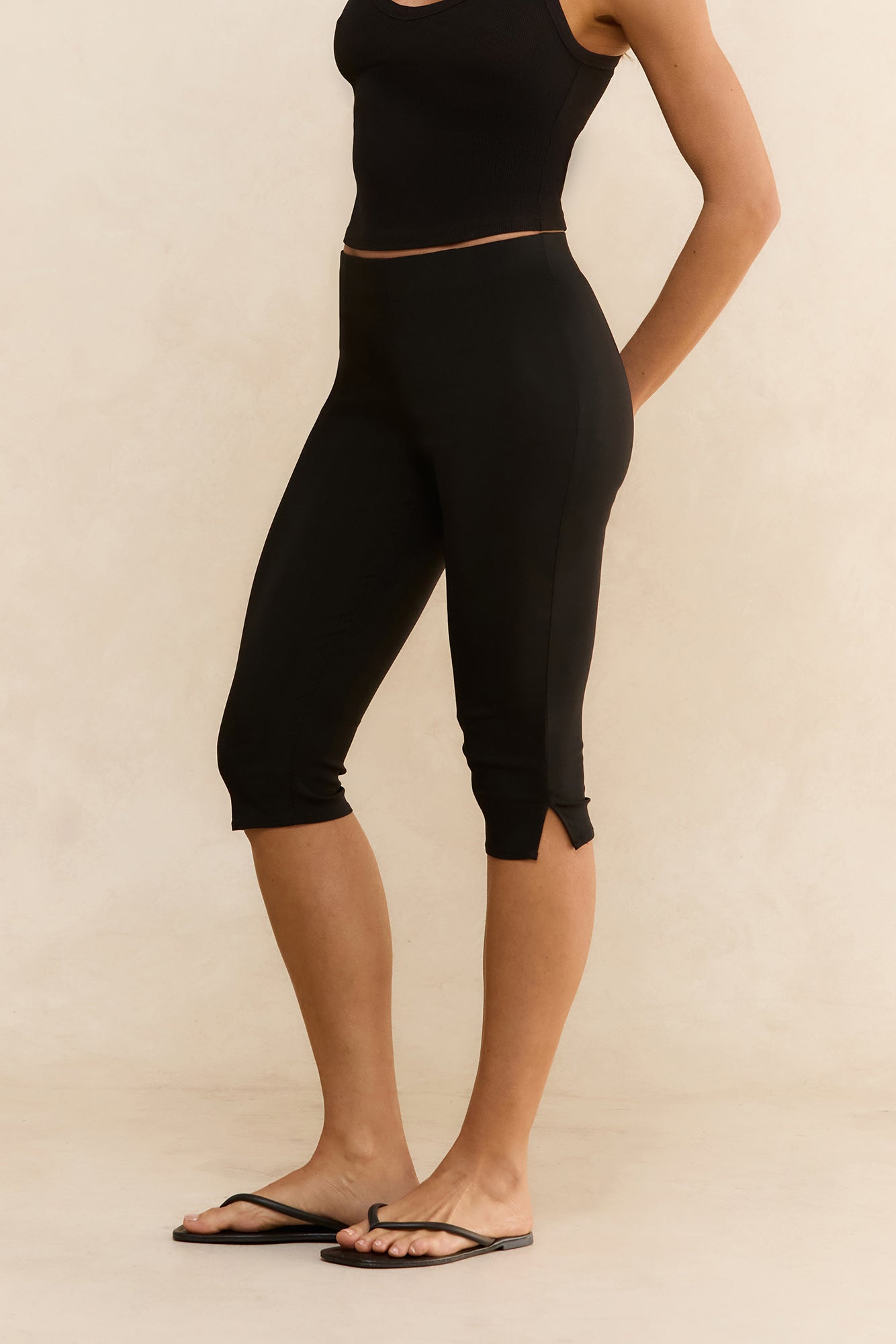 The Stylish Capri Pants Black